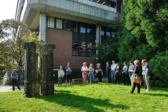 Fassadenteile der ehemaligen Landes- und Stadtbibliothek (um 1900)