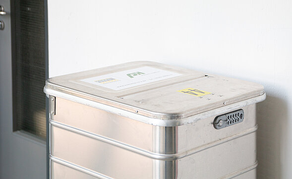 Alutonne zum Entsorgen vertraulicher Papiere