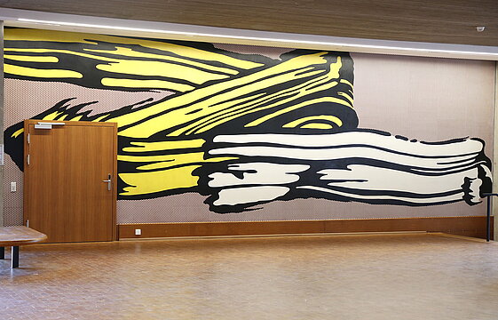 Blick auf das Kunstwerk Brushstroke von Roy Lichtenstein