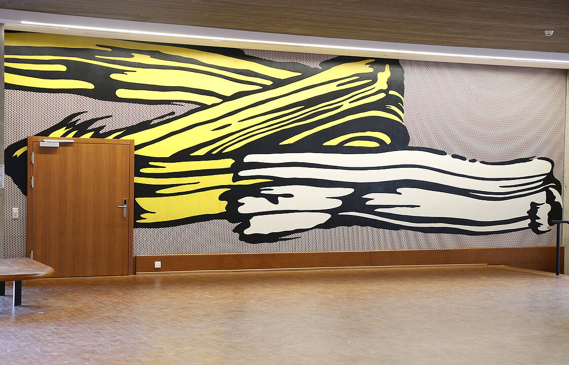 Blick auf das Kunstwerk Brushstroke von Roy Lichtenstein