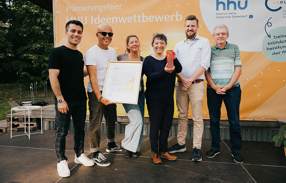 Group photo of the winning team LifeShare, category 'Researchers'