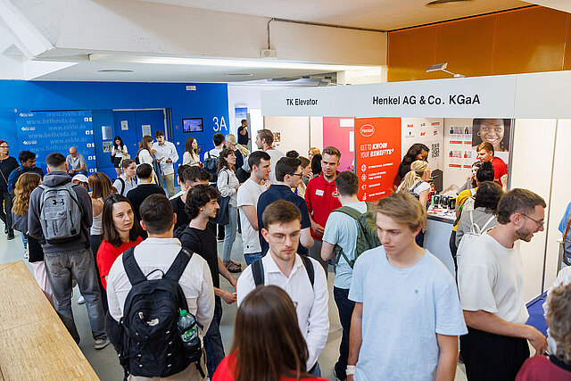 Besucherstrom im Gebäude 23.01