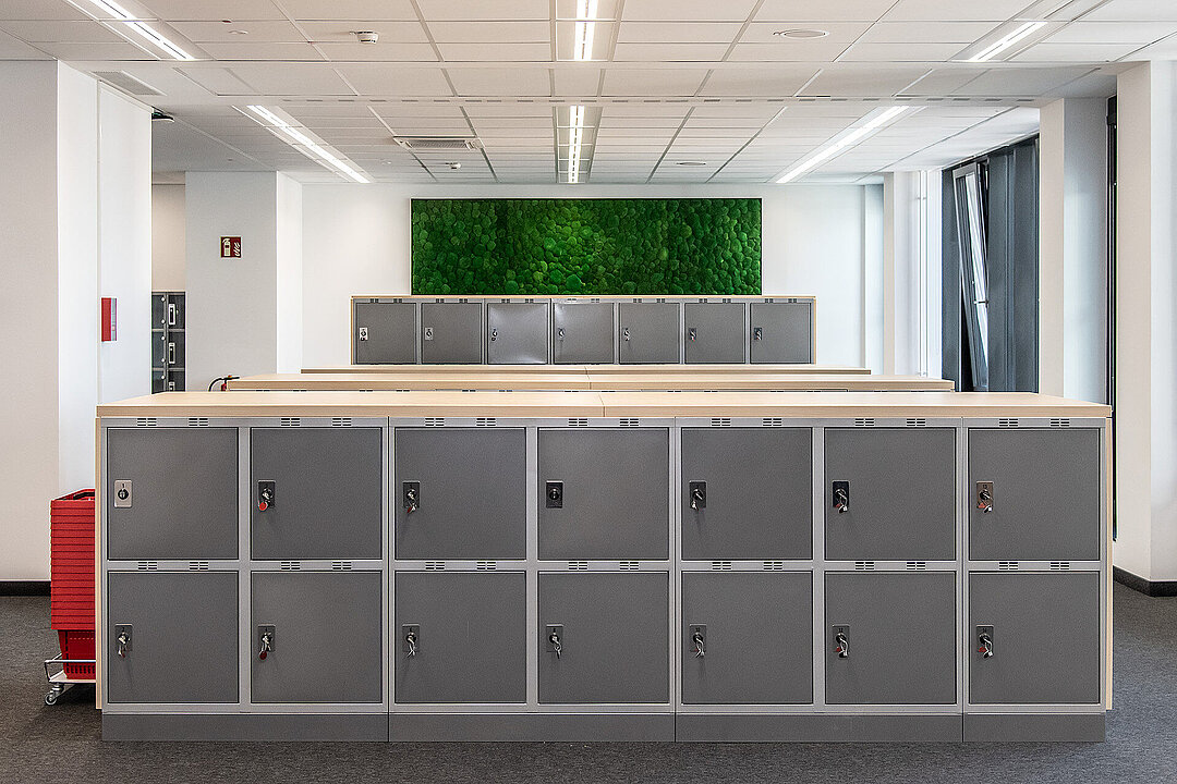 graue Schließfächer