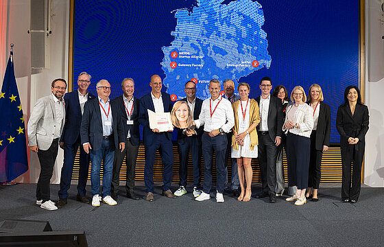 Group photo of the consortium participating in the Federal Ministry of Economics' “Gateway Factory” funding competition