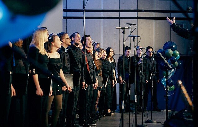 Der Medizinerchor in Nahaufnahme bei einem Konzert