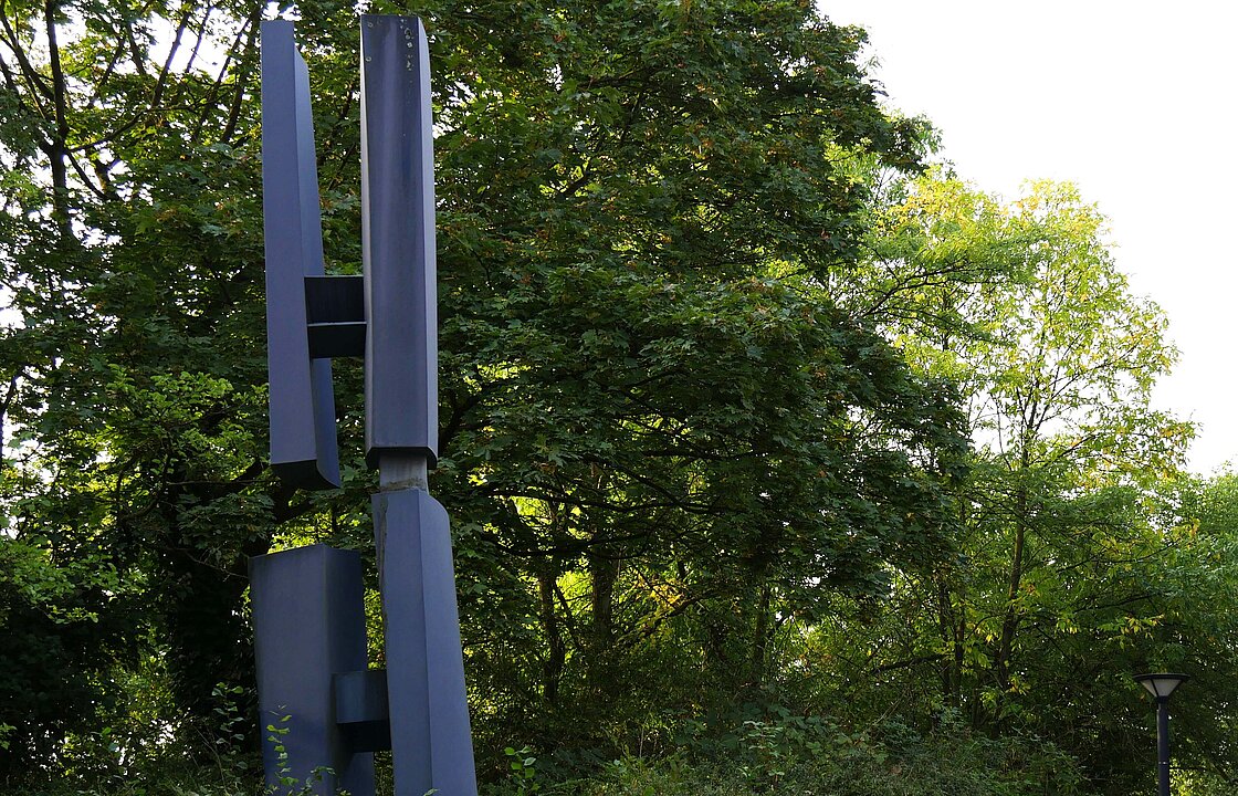 Batlas II, ein Geschenk der Gesellschaft von Freunden und Förderern der Universität zum 40-jährigen Jubiläum der Hochschule