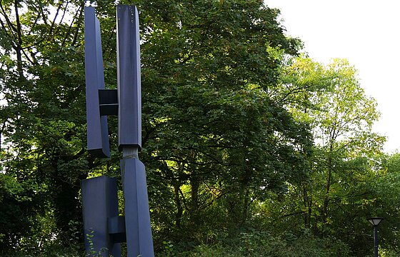 Batlas II, ein Geschenk der Gesellschaft von Freunden und Förderern der Universität zum 40-jährigen Jubiläum der Hochschule