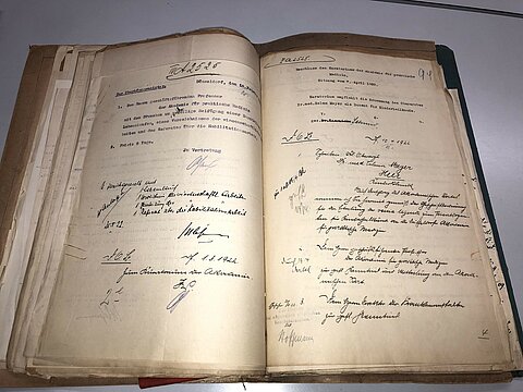 Blick auf die Habilitationsakte von Selma Meyer im Universitätsarchiv