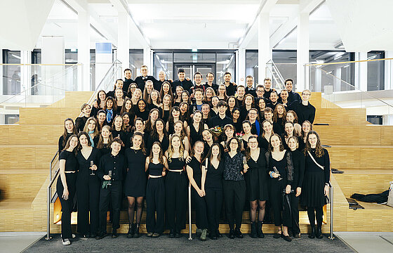 Gruppenfoto des Chor im Foyer von 23.01
