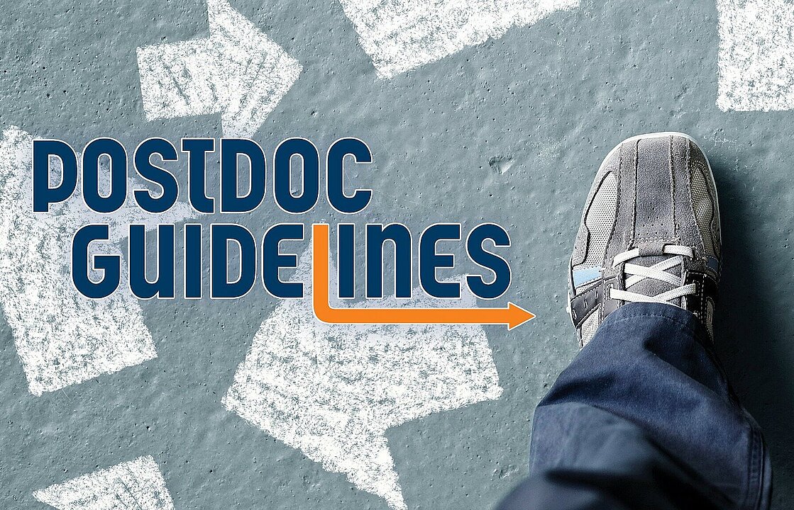 Ein Boden mit Pfeilen, einem Paar Füße und dem Schriftzug "postdoc guidelines".