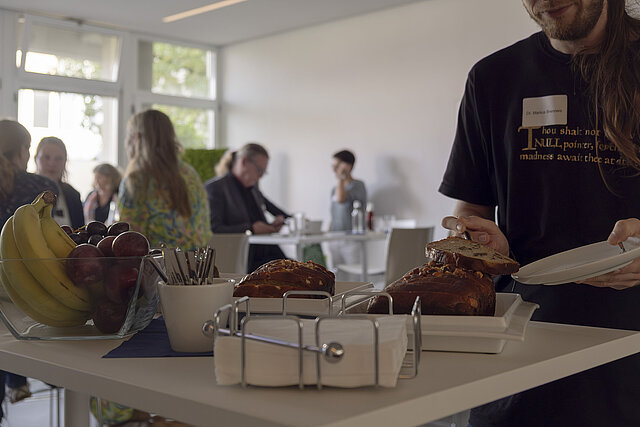 Foto vom Netzwerktreffen 2023, Banenenbrot und Obst