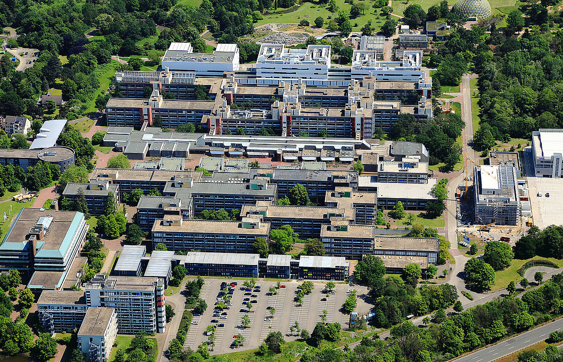 Luftbild vom Campus im Bereich der Math.-Nat.-Fakultät