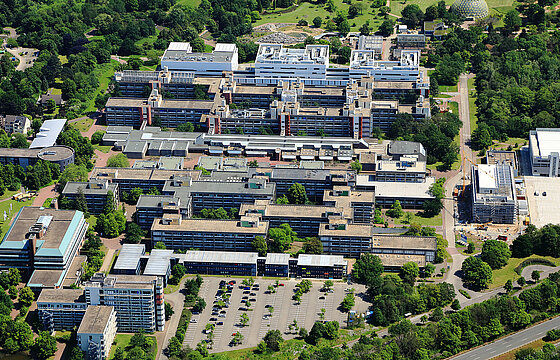 Luftbild vom Campus im Bereich der Math.-Nat.-Fakultät